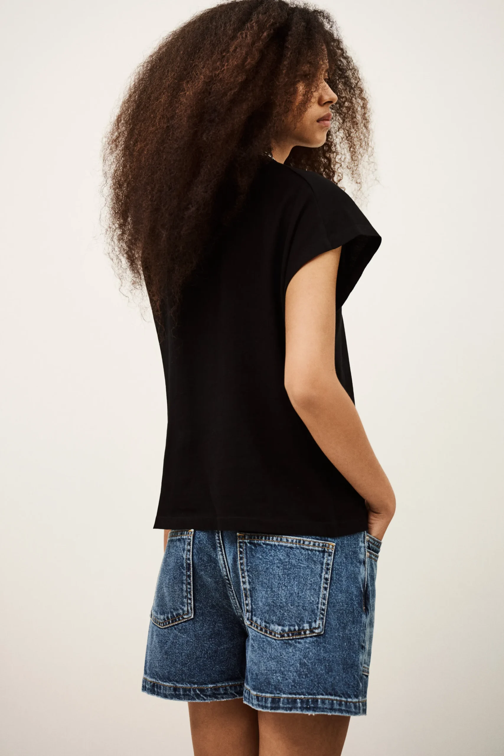 ALLIA< Discount
