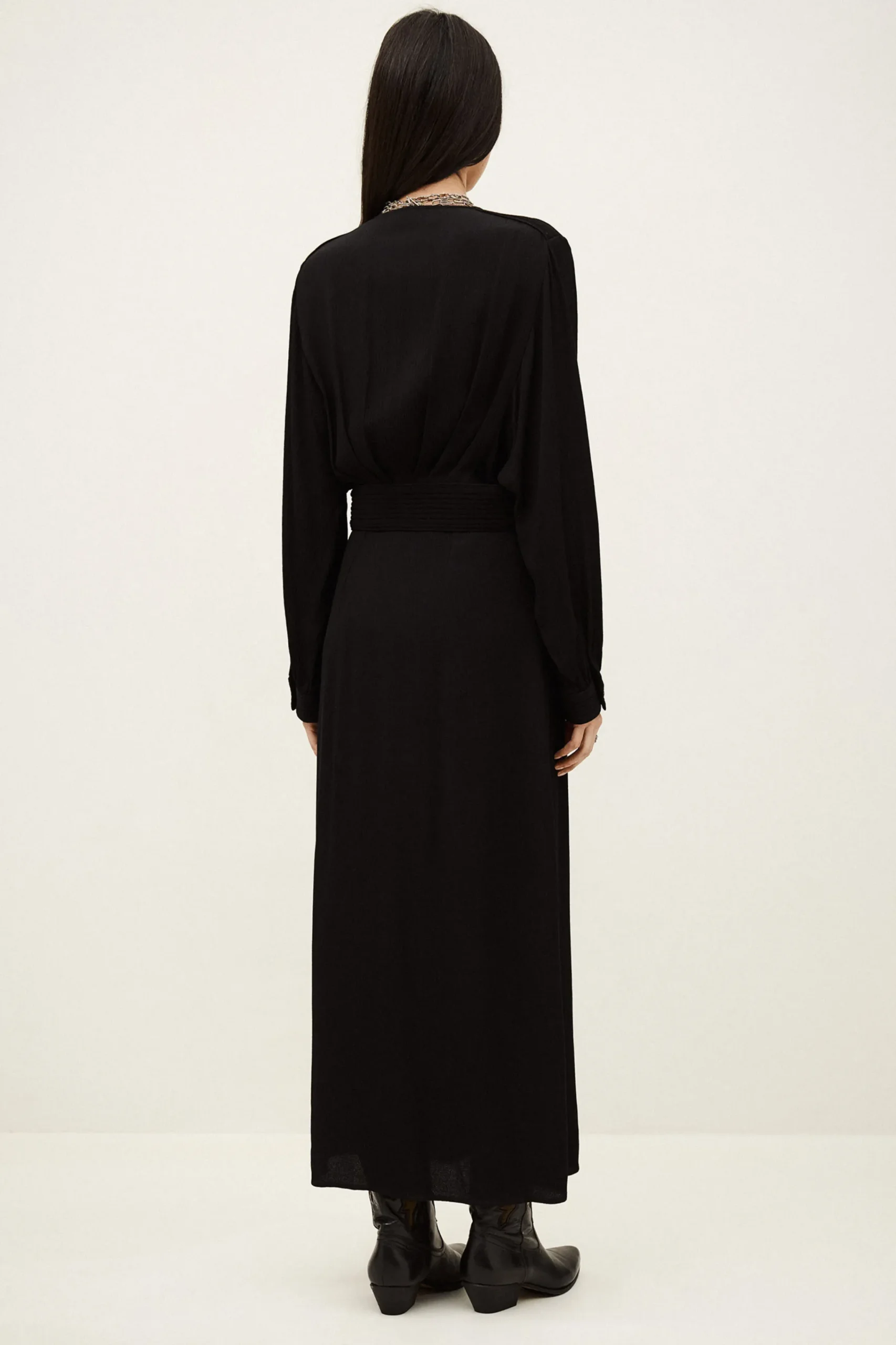 AMBRA< Outlet