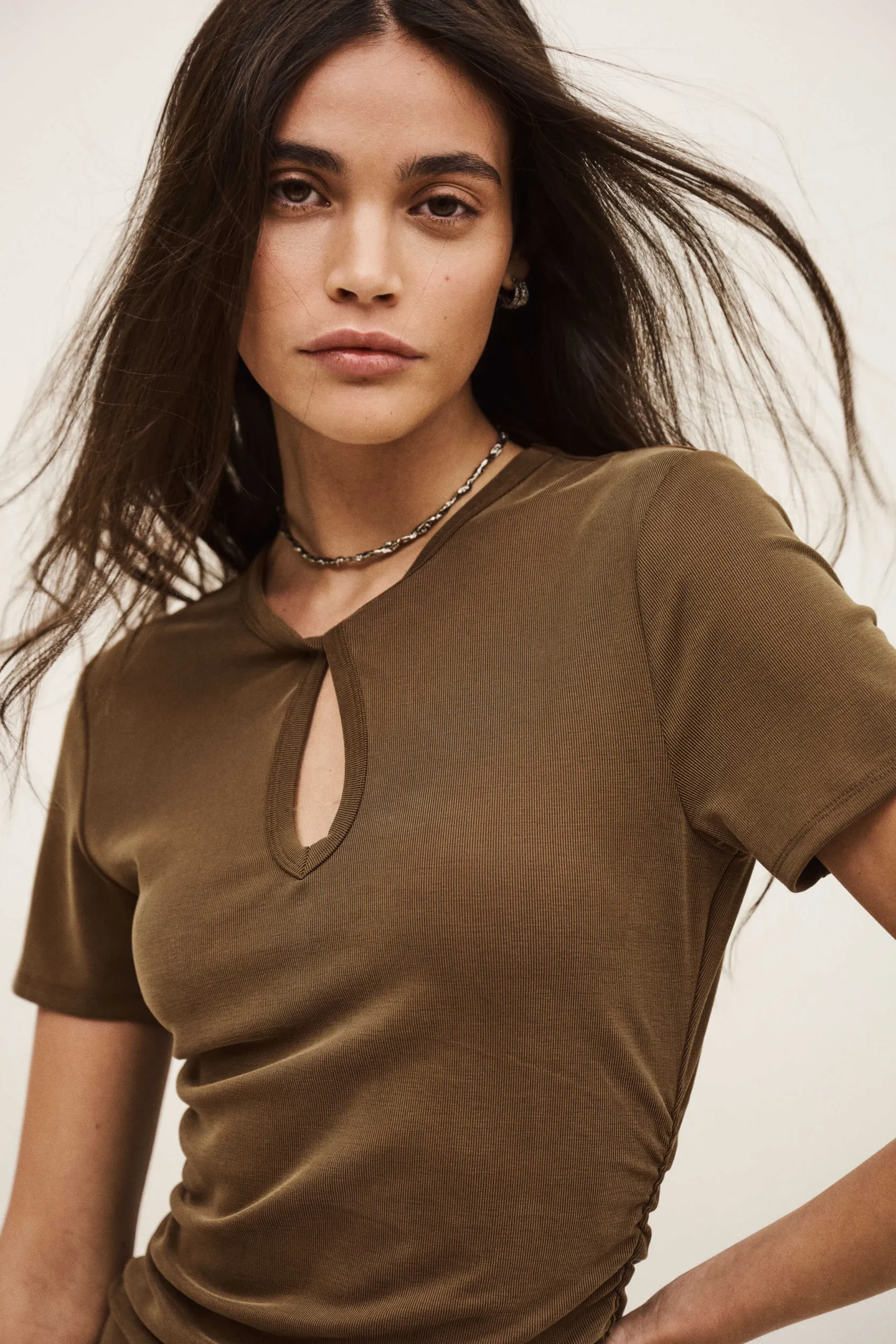BEONA< Hot