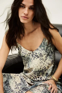 CATELINA< New