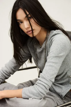 GIULIA< Online