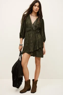 ROMEA< Hot